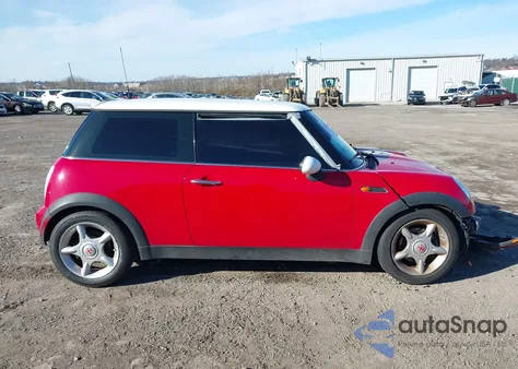 2004 Mini Cooper z USA, uszkodzony, nr VIN WMWRC33484TJ59655